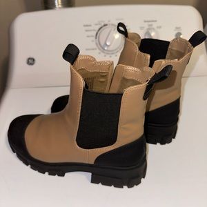 Womens 9.5 combat boots